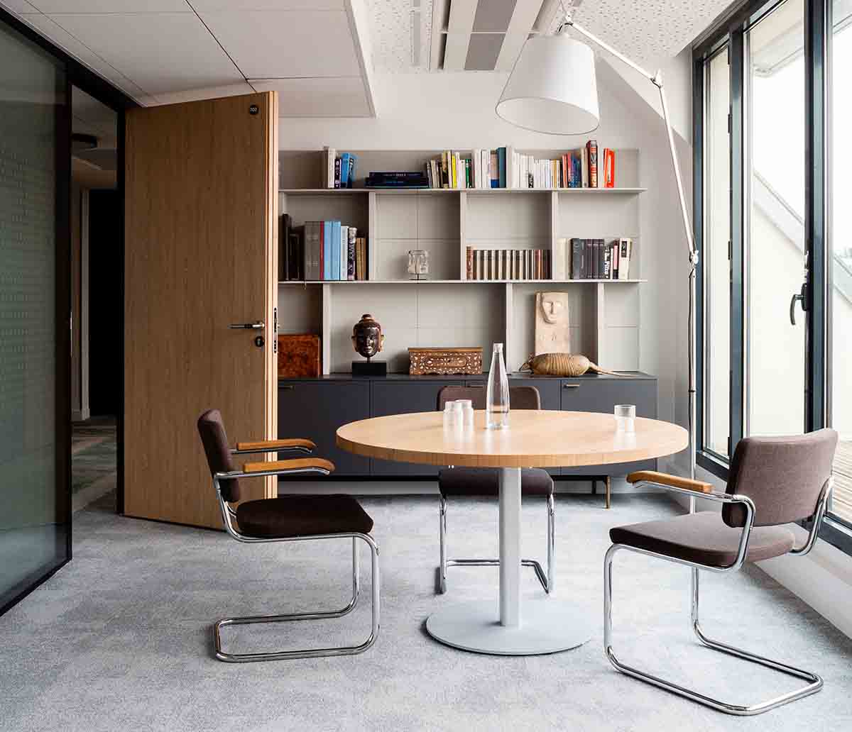 Abogados August Debouzy París, Studio Razavi + Partners